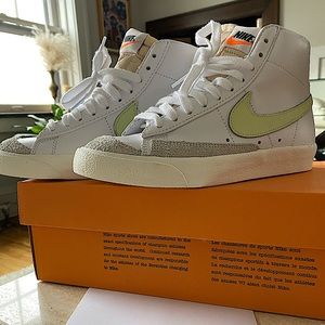 Nike blazer mid 77 in barley